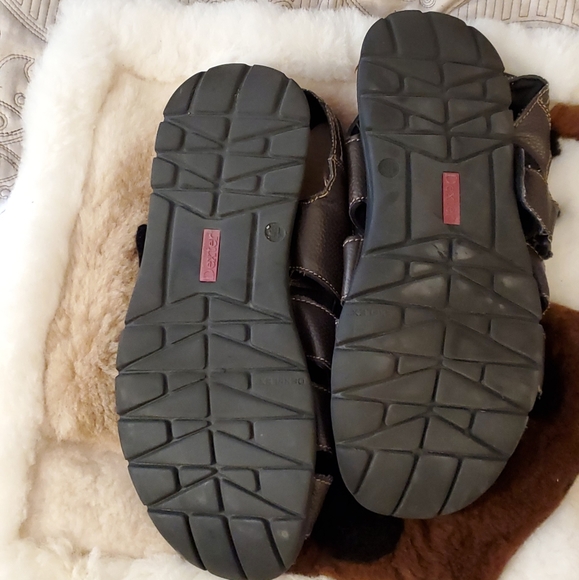 sandal dexter